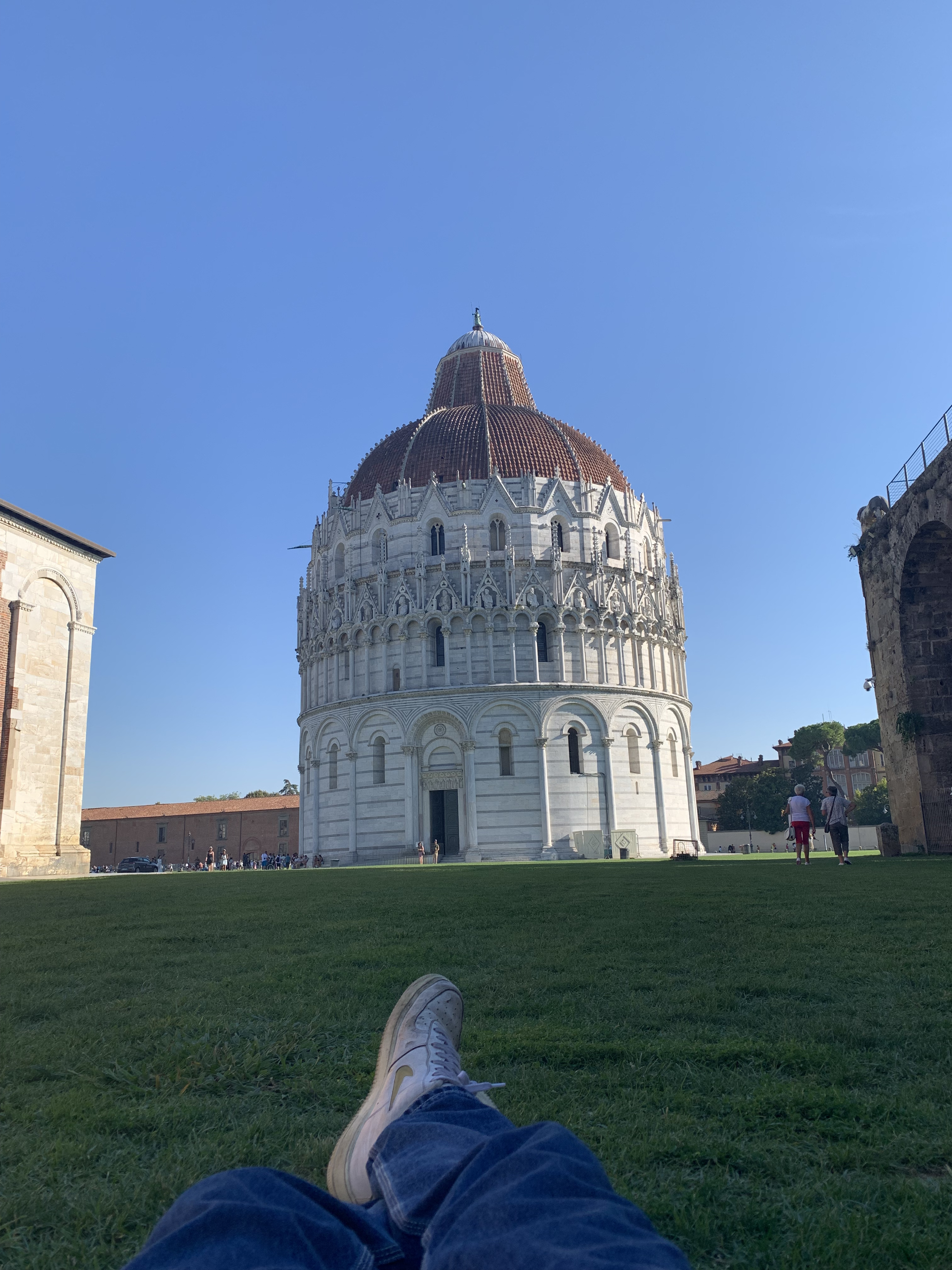 Me chilling in Pisa in front of the Battistero